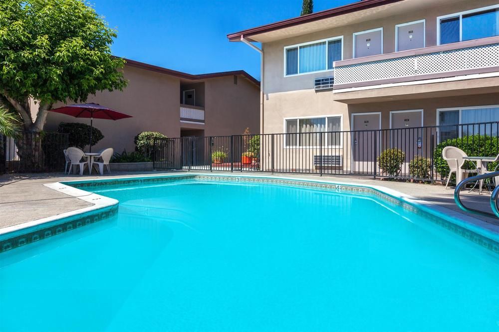 Super 8 by Wyndham Canoga Park - photo 8
