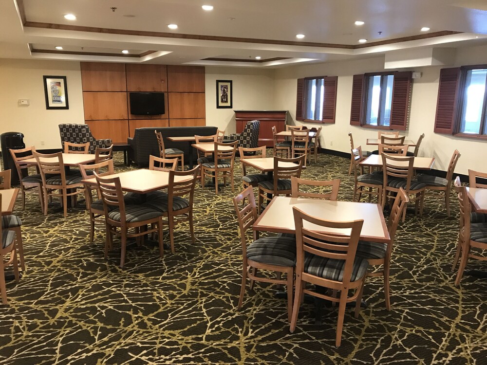 Holiday Inn Express Syracuse Fairgrounds by IHG - photo 42