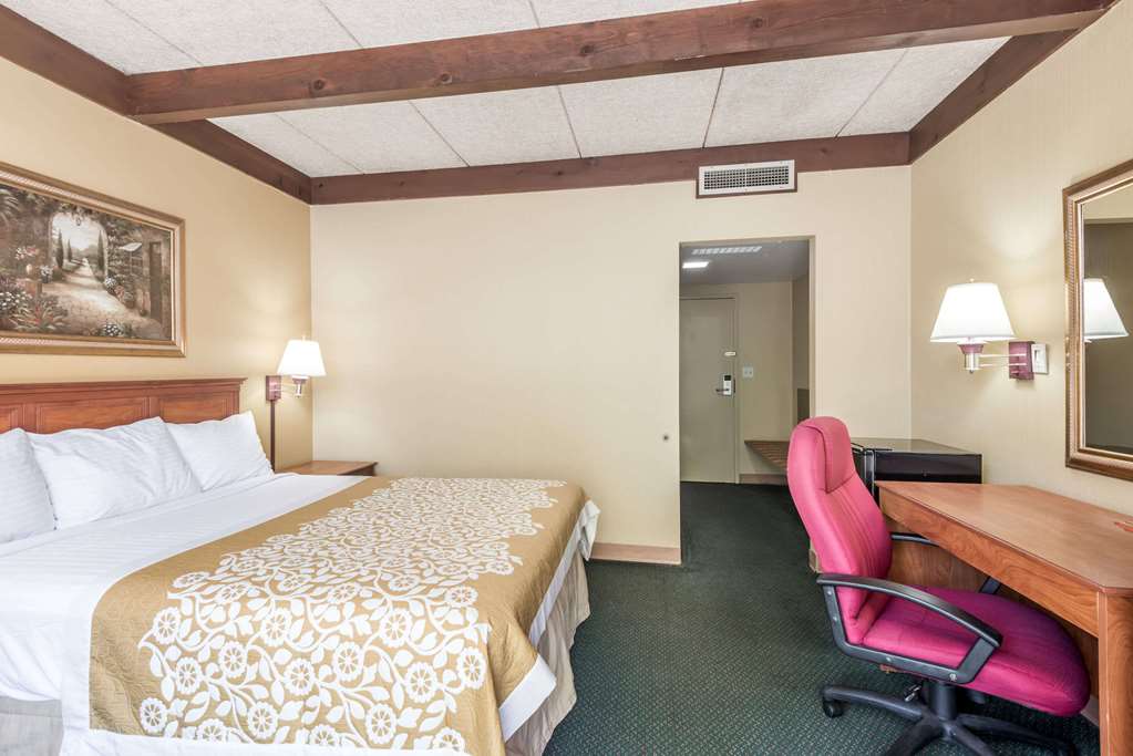 Days Inn by Wyndham Niles - photo 11