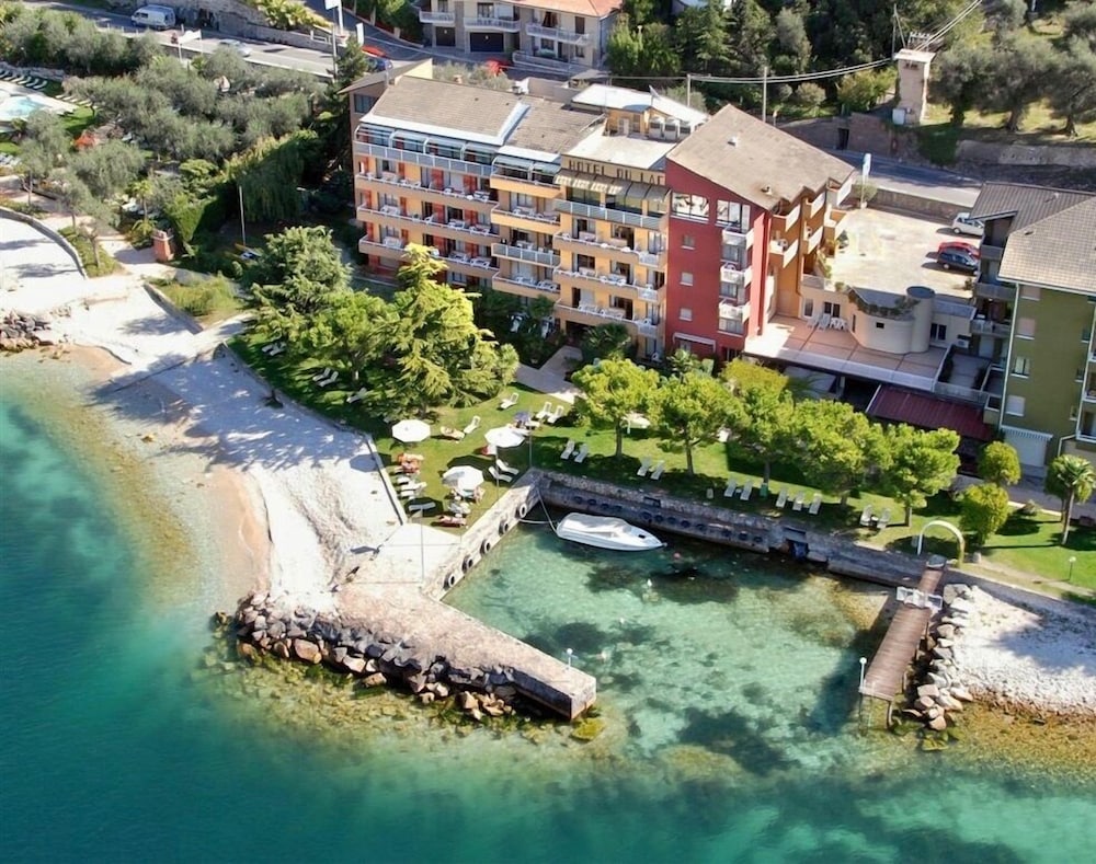 Hotel Du Lac Relax Attitude Hotel — 4-Star Luxury Hotel in Brenzone, Italy