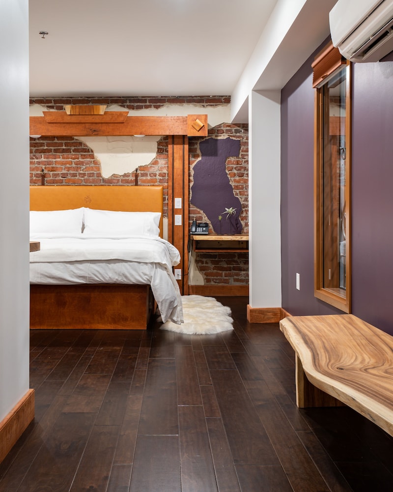 The Horton Hotel and Rooftop Lounge - photo 17