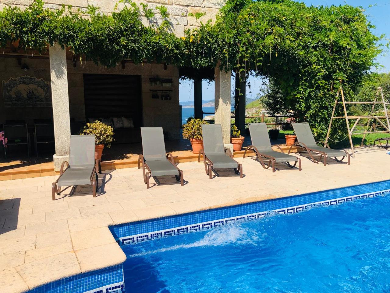 Casa Da Lomba Piscina Y Vistas Al Mar En Baiona — 4-Star Luxury Hotel in Baiona, Spain