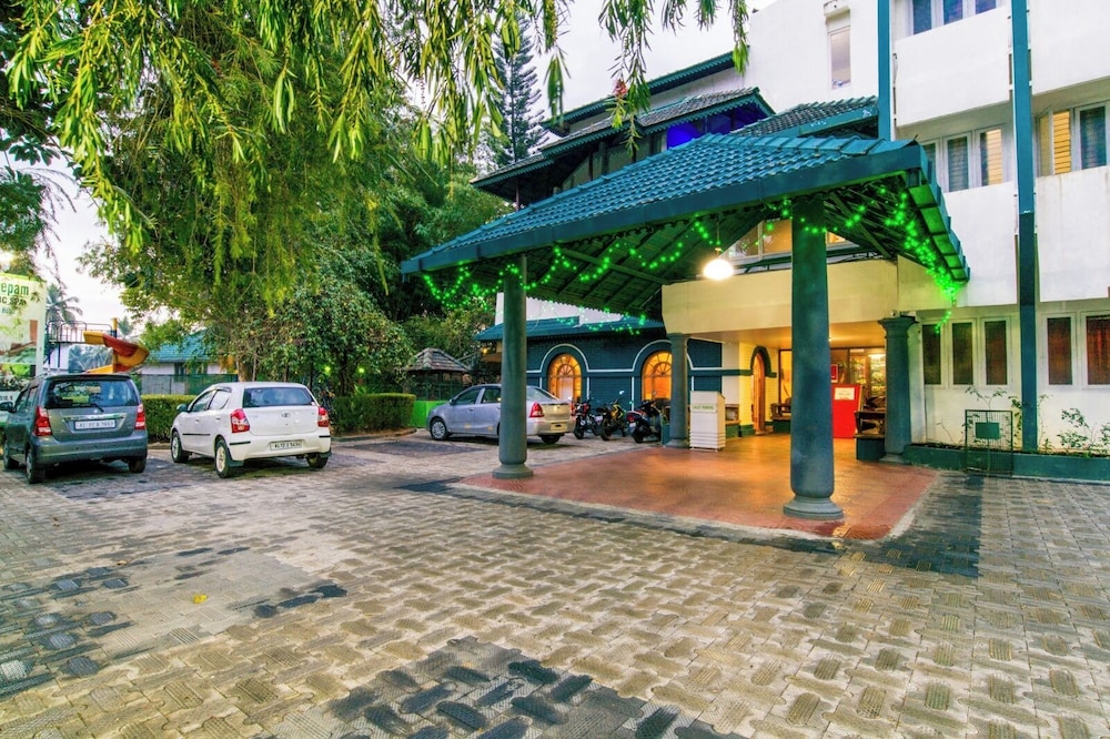 Harithagiri Hotel - last minute hotel in Kalpatta