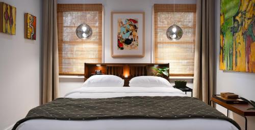 Art Haven: Immersive Art Stay — 4-Star Luxury Hotel in Denton, United States