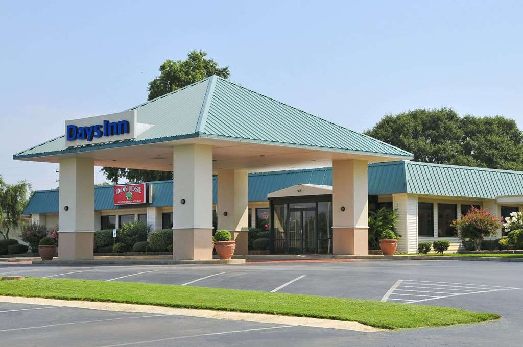 Days Inn by Wyndham Forrest City - featured photo