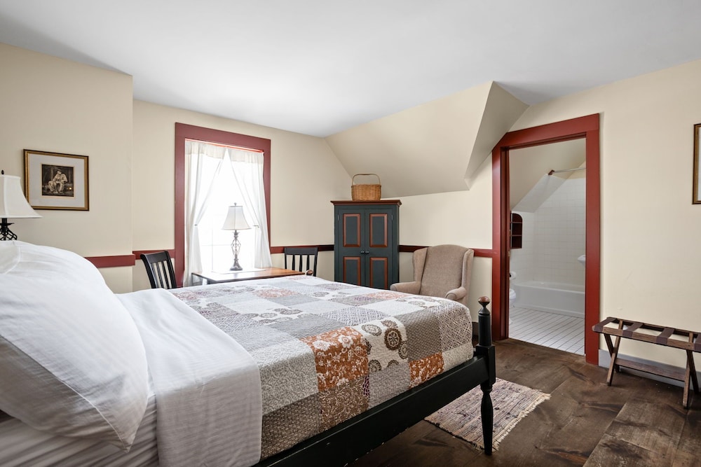 Artists Colony Inn & Restaurant - photo 12