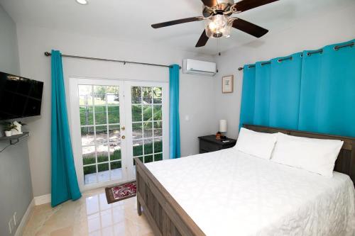 Tangerine Sunsets Jumbay Haven 3 in Nassau, Bahamas