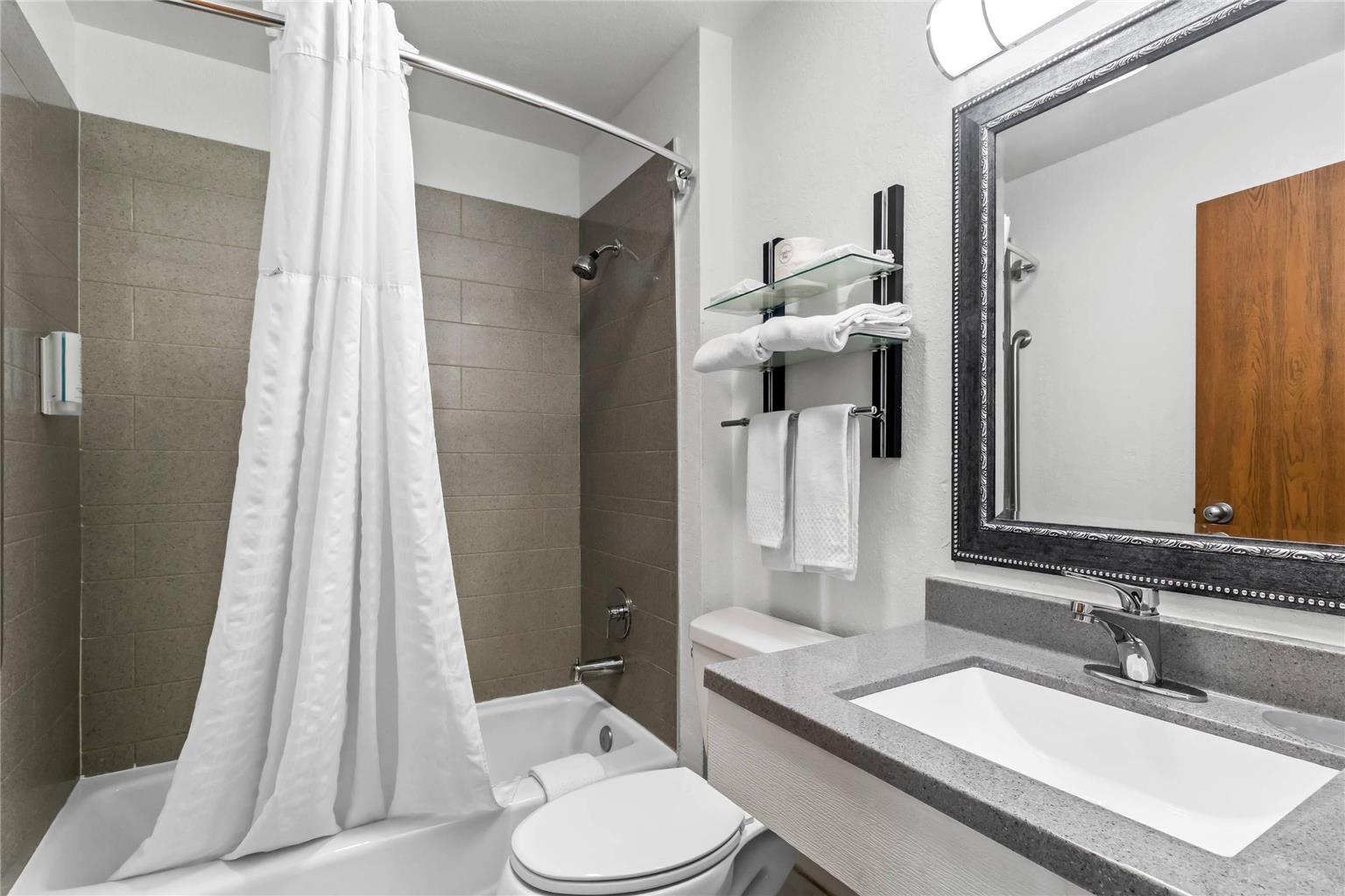 Rodeway Inn Delmont - photo 11
