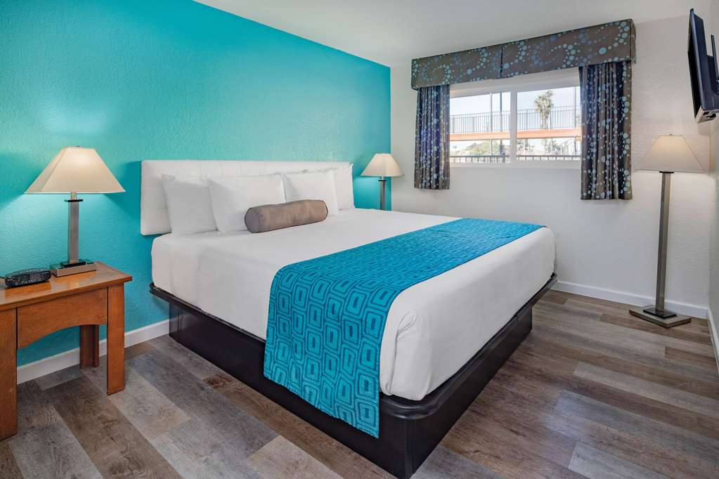 Howard Johnson Suites by Wyndham San Diego Chula Vista BayFt - photo 12