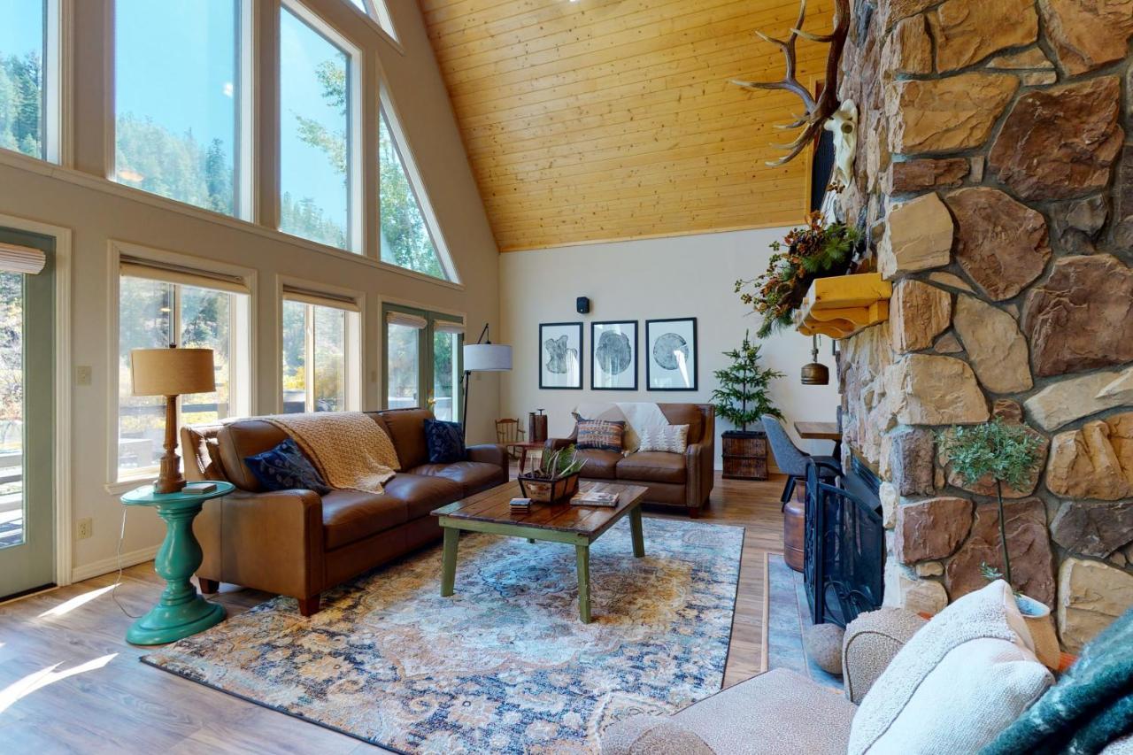 Two Rivers Retreat in North Bend, United States