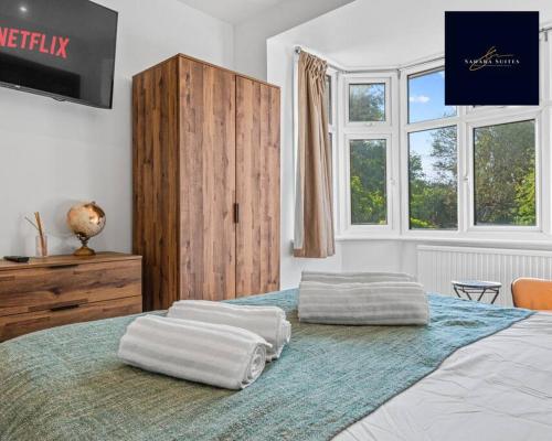 Luxury 6 bed 6 En suite Free Parking Reading