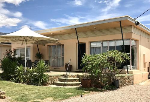 Clifftop Shack in Moonta Bay, Australia