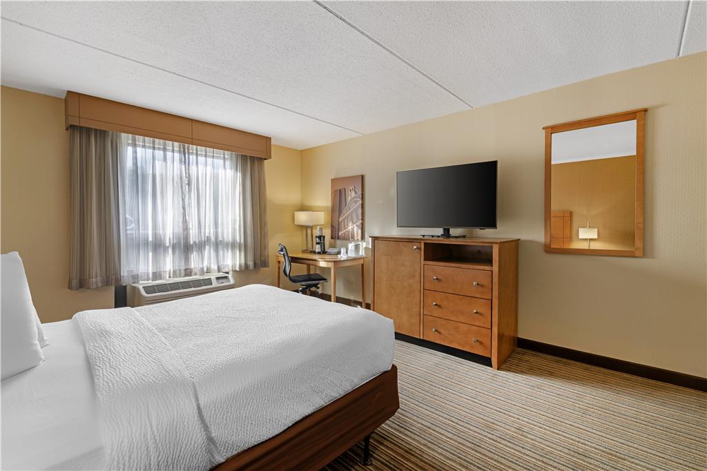 Best Western Royal Plaza Hotel & Trade Center - photo 57