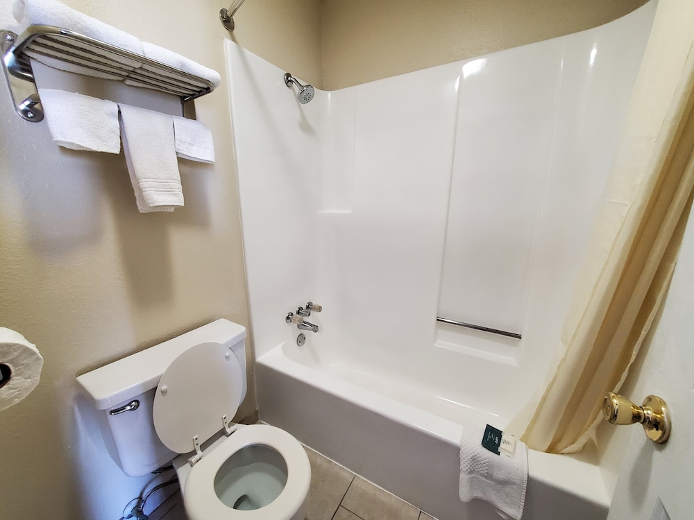 Relax Inn Henryetta - photo 16