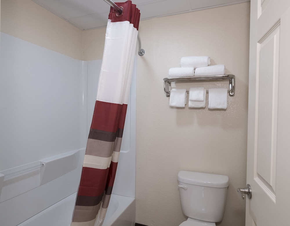 Red Roof Inn Allentown South - photo 33