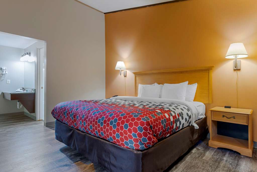 Econo Lodge Lakeview - photo 19