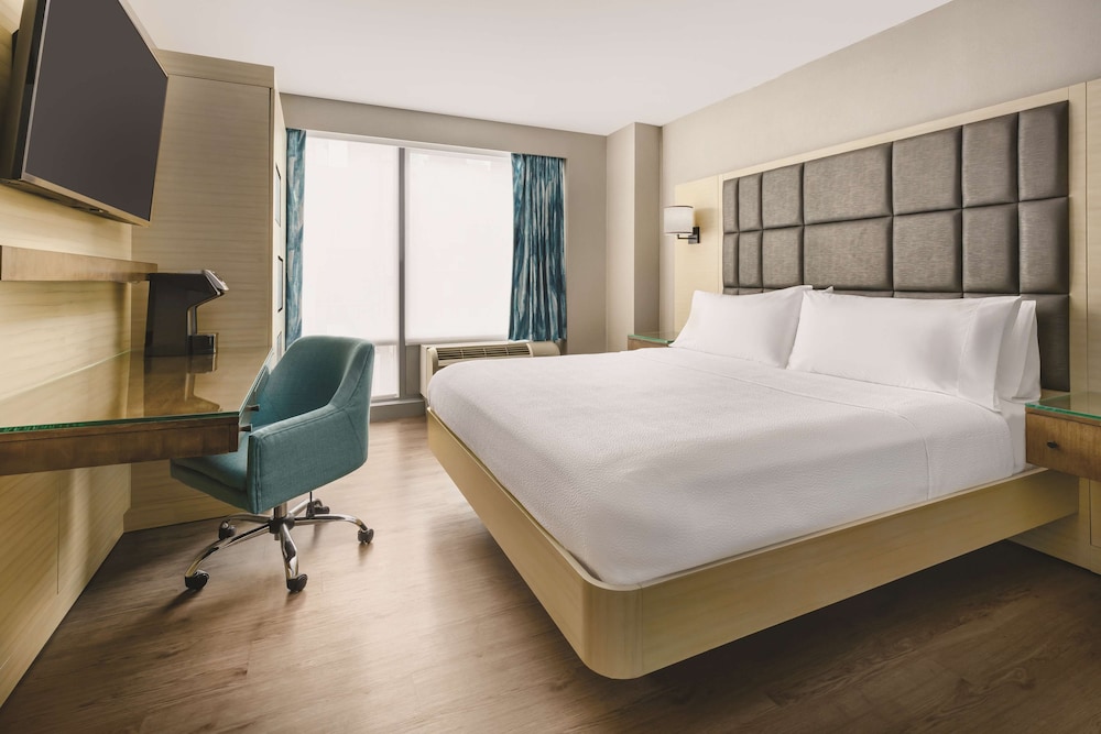 Hilton Garden Inn New York Times Square North - photo 9