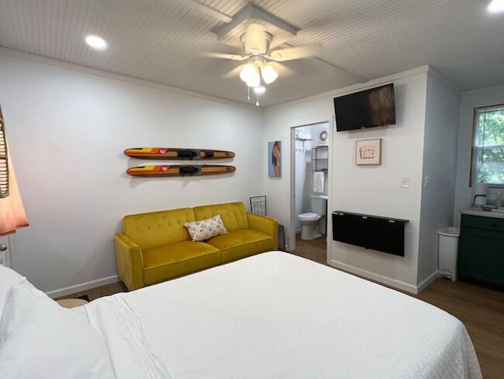 Bluebird Bay Resort - photo 7