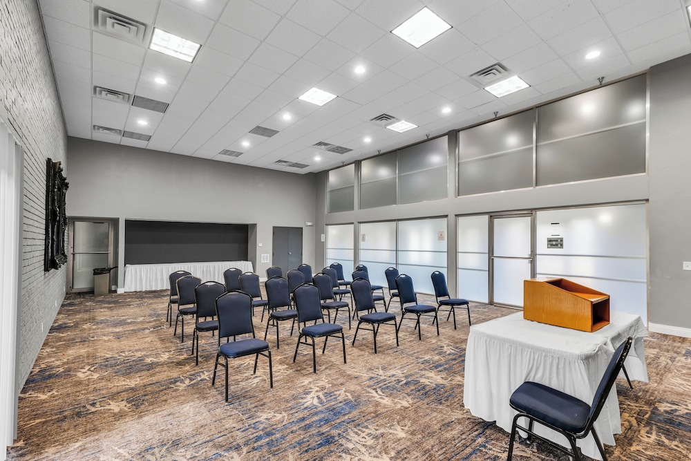 Eastlake Suites Hotel & Conference Center By OYO Urbana - photo 137