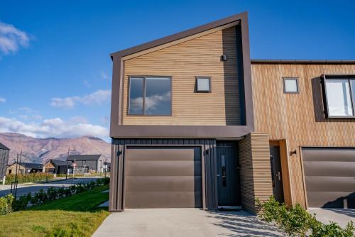 Wanaka Wonder Wanaka Holiday Home — 4-Star Luxury Hotel in Wanaka, New Zealand