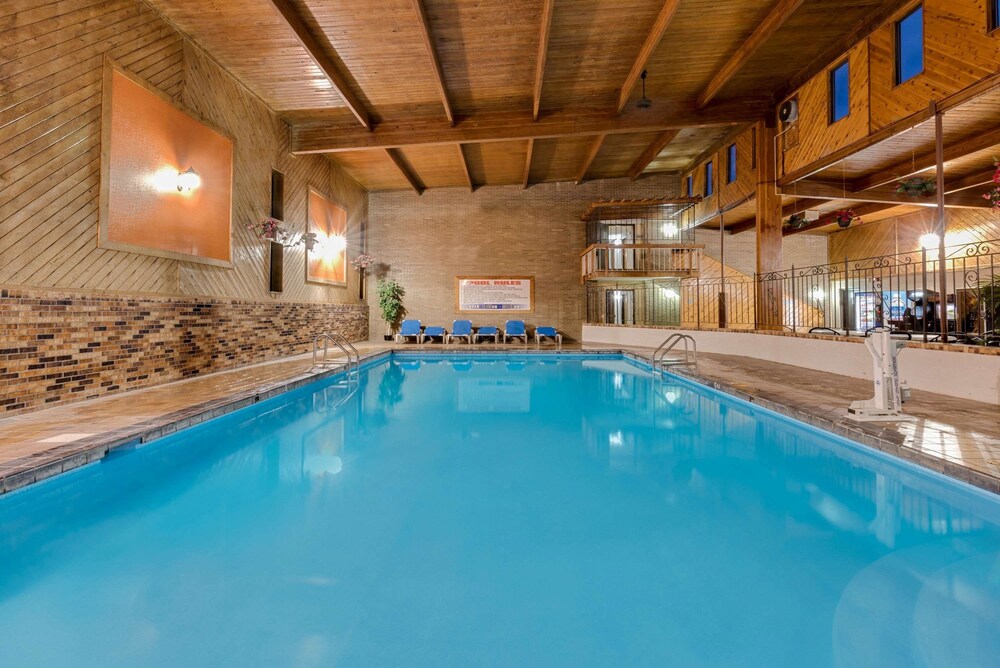 Travelodge Grand Forks - photo 26