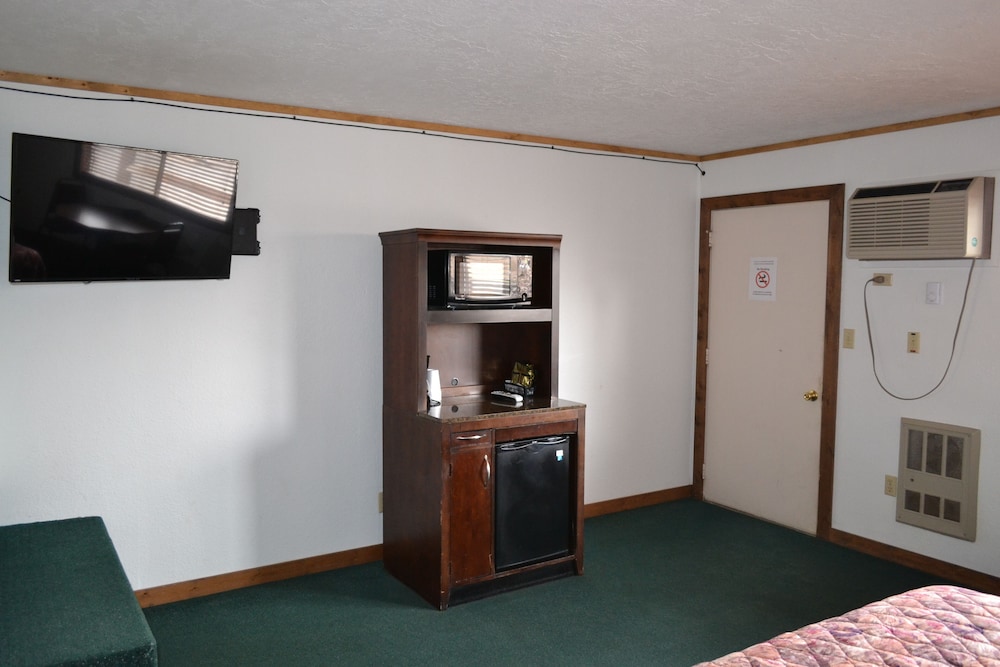 The Village Inn Motel and Restaurant - photo 7