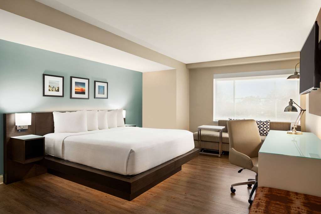 Wyndham Newport Hotel - photo 9