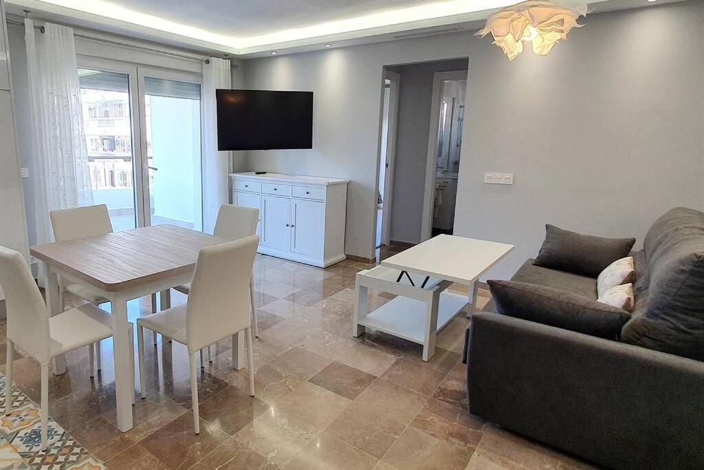 Modern Two Bedroom Apartment In Marbella Centre — 4-Star Luxury Hotel in Marbella, Spain