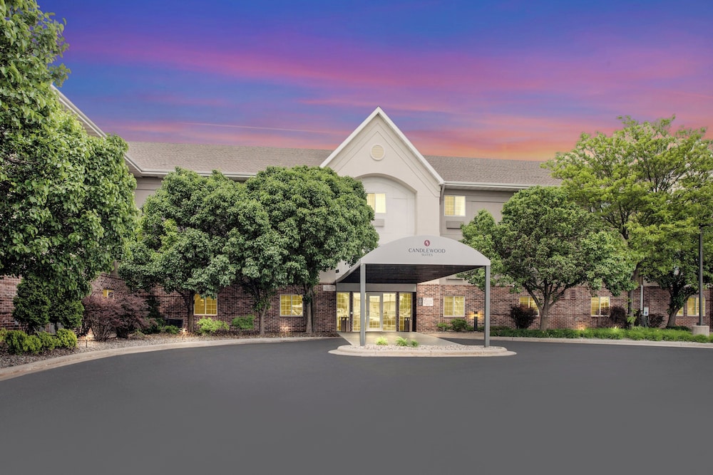 Candlewood Suites Appleton by IHG - carbon neutral hotel in Appleton