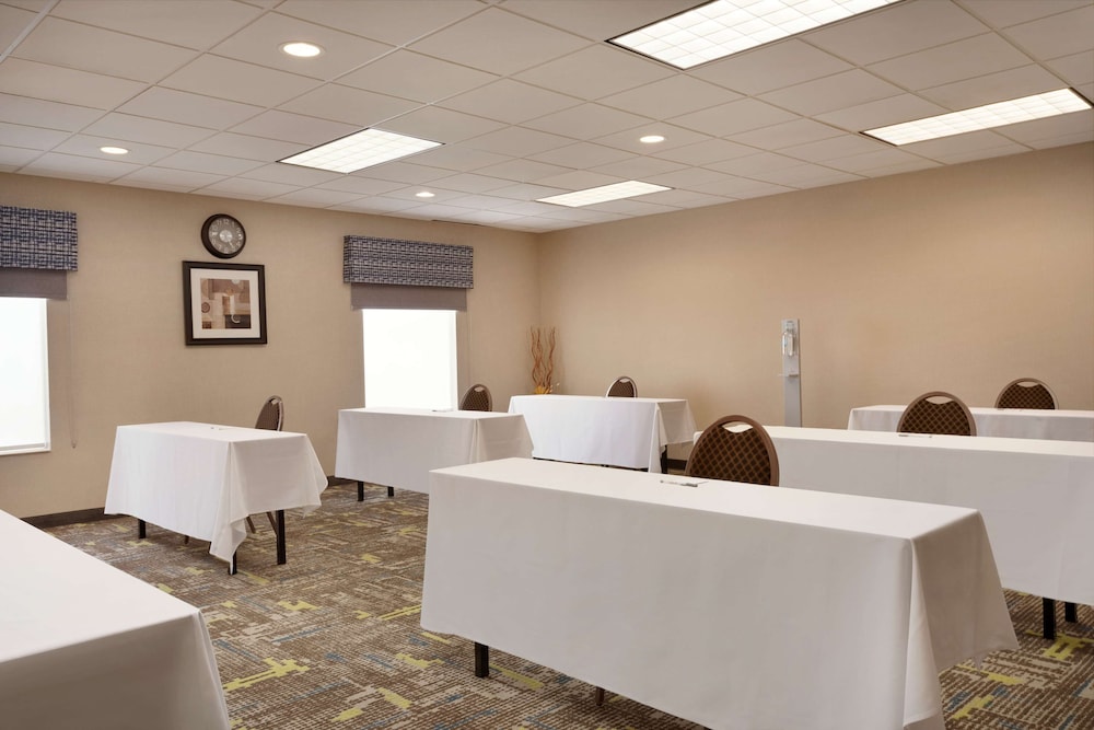 Hampton Inn St. Louis Columbia - photo 25
