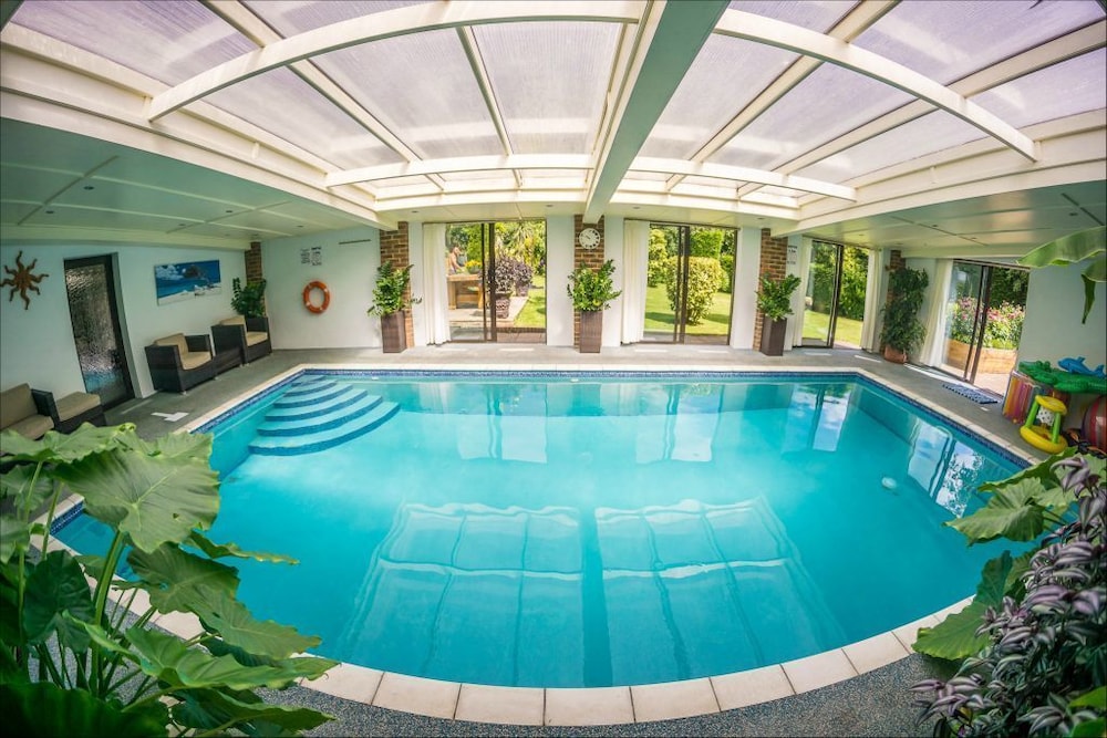 Sea View Holiday Flat Covehurst Bay — 4-Star Luxury Hotel in Hastings, United Kingdom