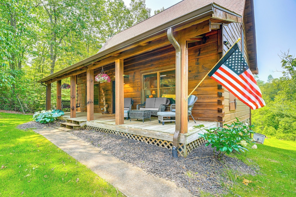 Blue Ridge Mtns Retreat w Views 1 Mi to Parkway — hotel in Hillsville