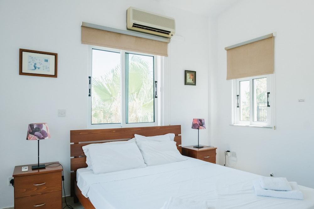 Villa Aphrodite Large Private Pool Walk to Beach A C Wifi 3435