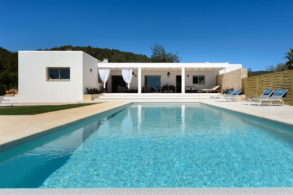 Can Vinyes — 4-Star Luxury Hotel in Sant Antoni De Portmany, Spain