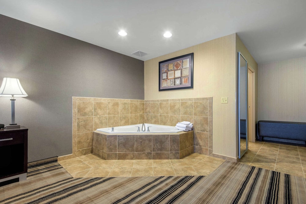 Hampton Inn Meadville - photo 34