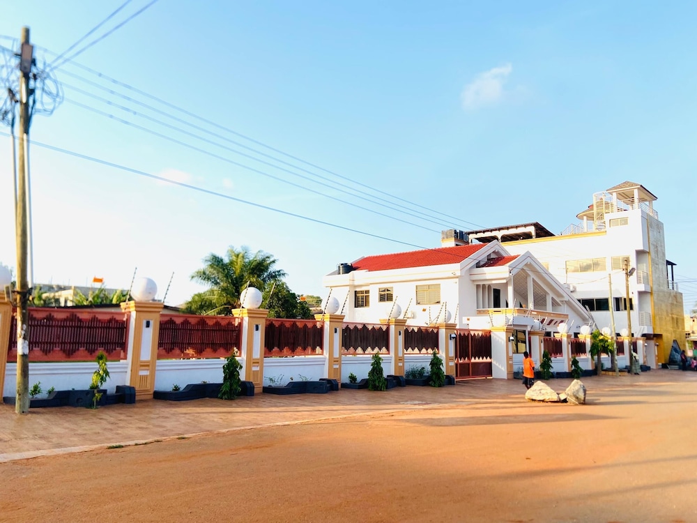 Jac Kuw Splendour Homes — 4-Star Luxury Hotel in Accra, Ghana