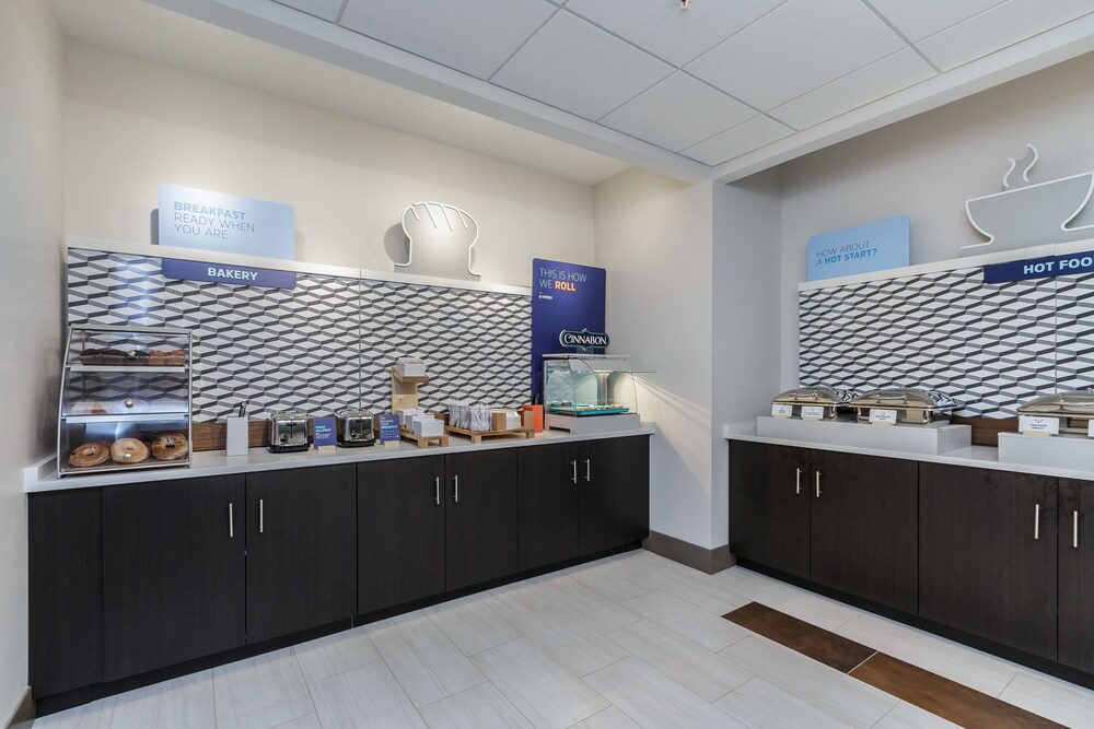 Holiday Inn Express & Suites South Bend Casino by IHG - photo 14