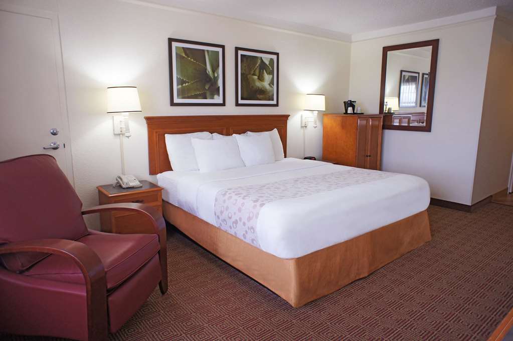 La Quinta Inn & Suites by Wyndham Coral Springs Univ Dr - photo 15