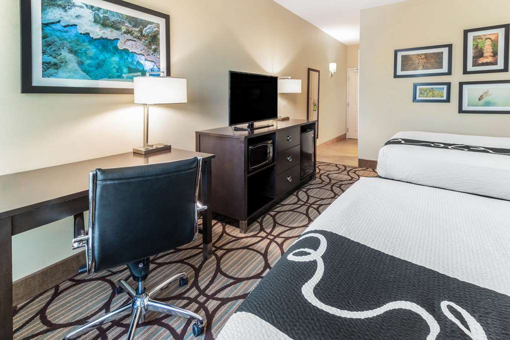 La Quinta Inn & Suites by Wyndham Carlsbad - photo 27