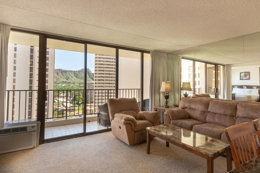 Waikiki Banyan Pool View Tower 1 Suite 1501 - photo 10