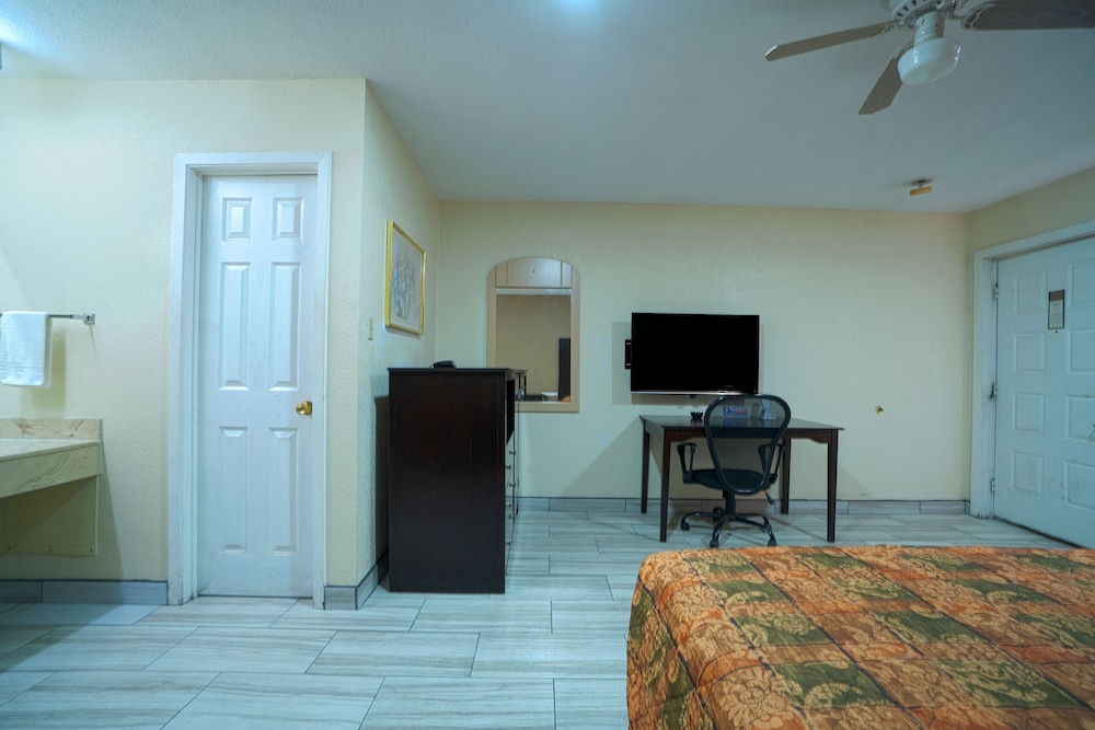 Texas Inn San Benito near Harlingen - photo 19