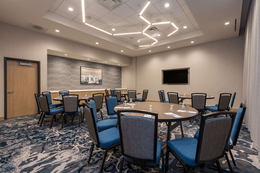 Hilton Garden Inn Boston Canton - photo 36