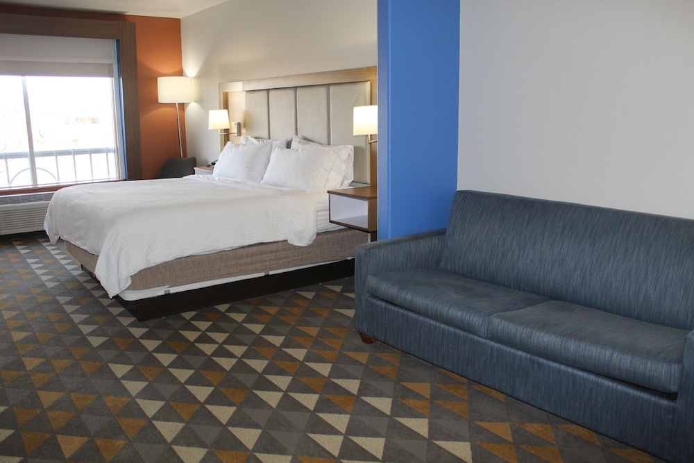 Holiday Inn Express Hotel & Suites Rockford Loves Park by IHG - photo 21
