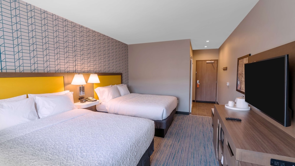 Hampton Inn Riverside Downtown - photo 13