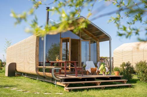 Luxe Wikkelhouse Met Hottub Dompel — Hoogwoud