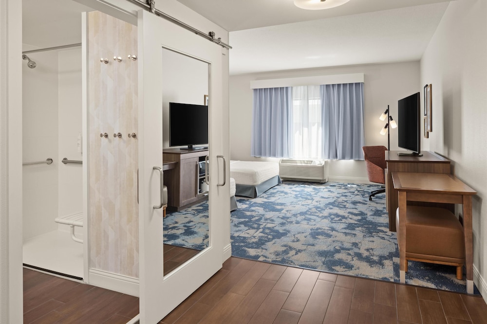 Hampton Inn Minneapolis Roseville - photo 6