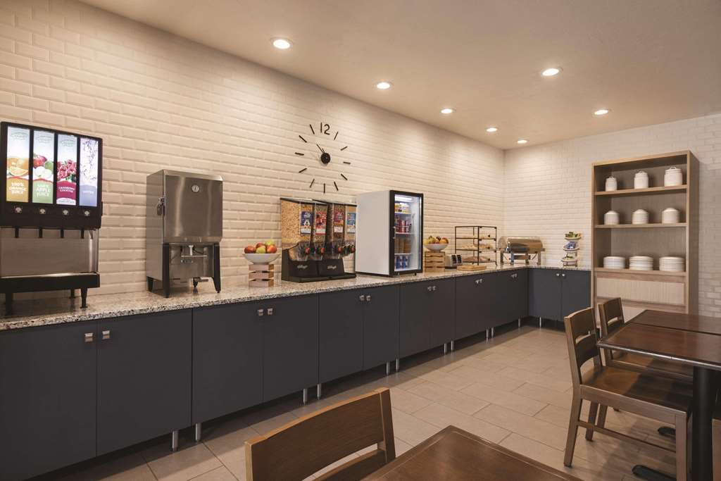 Country Inn & Suites by Radisson Green Bay North - photo 21