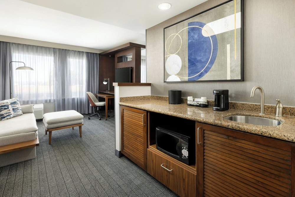 Courtyard by Marriott Los Angeles Woodland Hills - photo 9