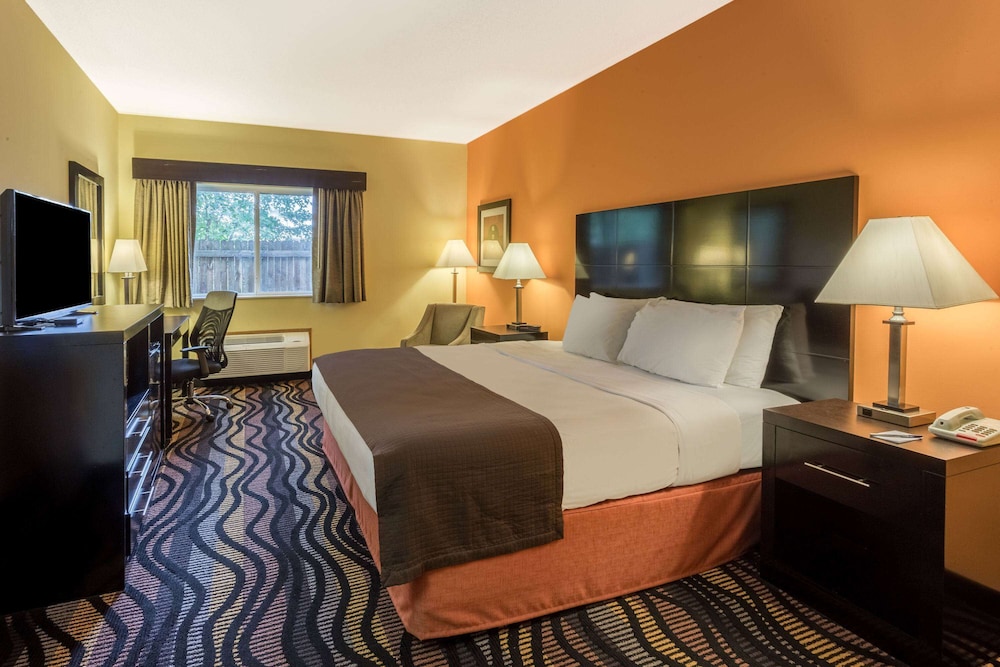 AmericInn by Wyndham Streator - photo 8