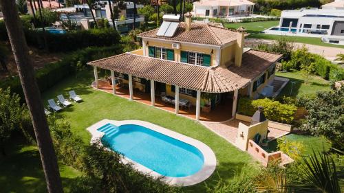 Family Friendly Villa Aroeira Golf — 4-Star Luxury Hotel in Almada, Portugal
